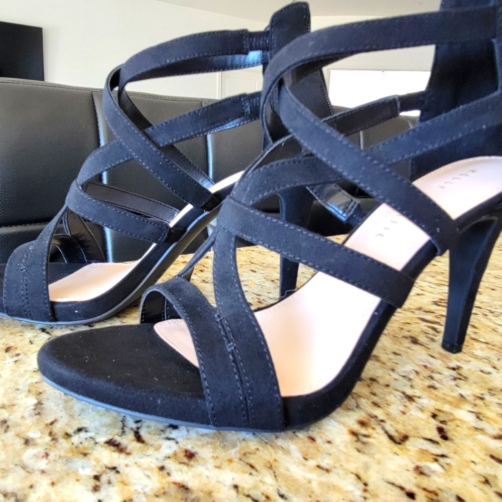 Shoes - Picture 2 of 4